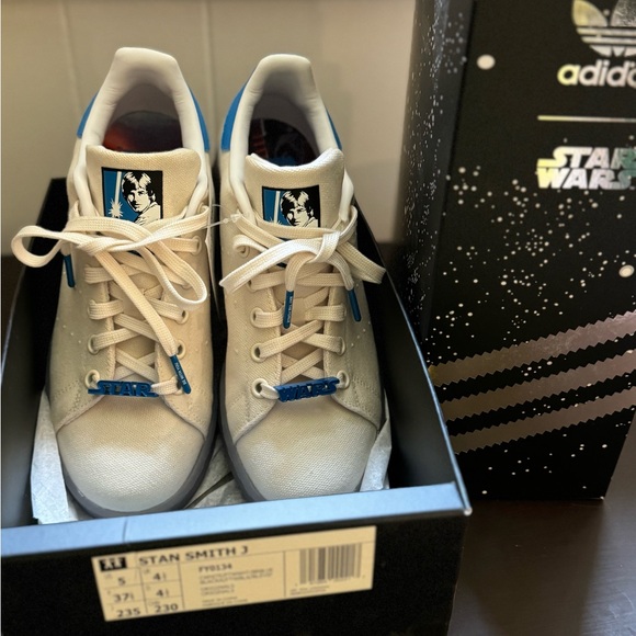 40th Anniversary Empire Strikes Back limited edition Adidas Stan Smith boys sz5 - Picture 3 of 7